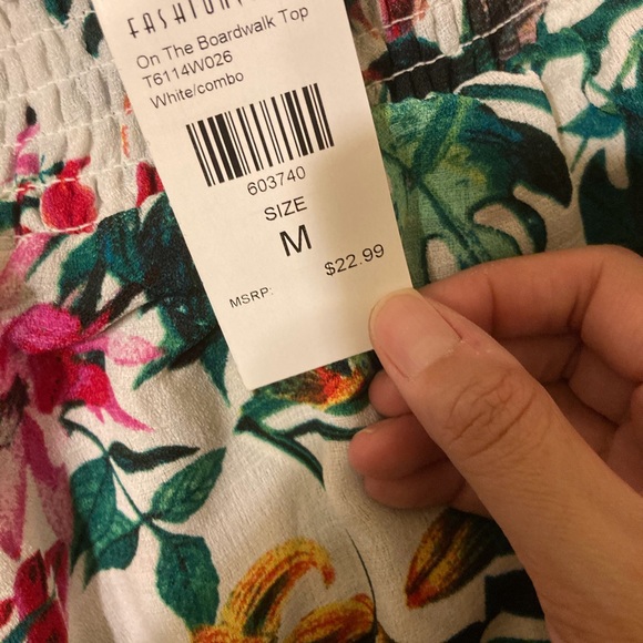 Fashion nova Off the shoulder Floral tropical top - Picture 2 of 2